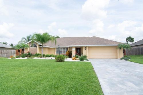 1024 Matterhorn St, Deltona, FL 32725-6522