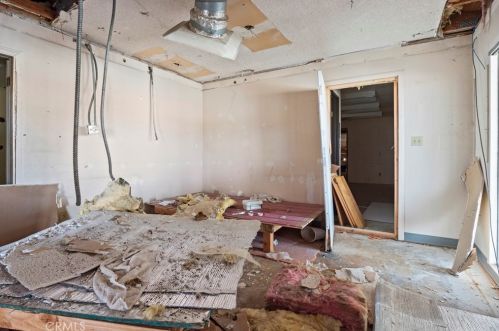 5041 Avenue, Lancaster CA  93534-7428 exterior