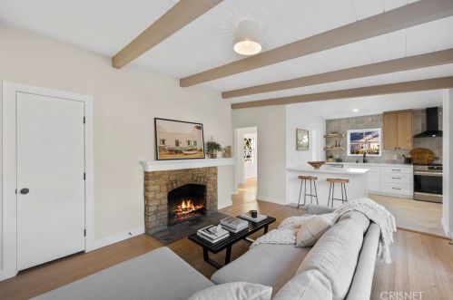 6554 Colbath Ave, Van Nuys CA  91401-1503 exterior