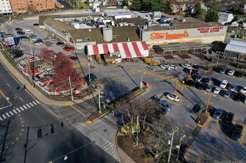 26 Un Ave, Norwalk CT 06851-3733 exterior