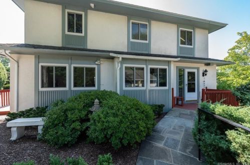 8 Urban St, Stamford, CT 06905-3965