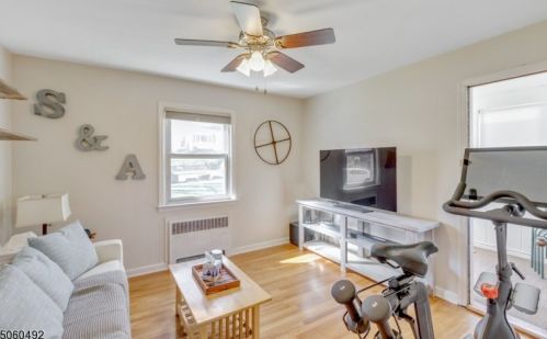 56 Lynwood Rd, Verona NJ  07044-1717 exterior