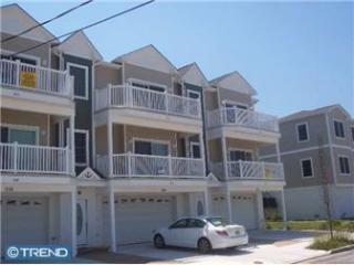 618 Burk Ave, Wildwood Crest, NJ 08260-1628