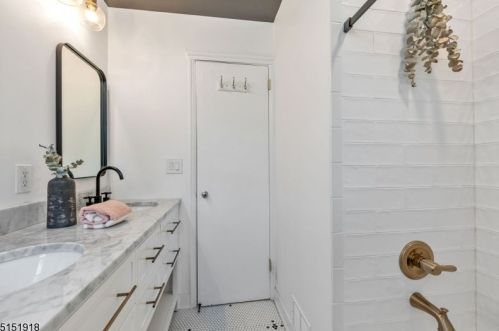 2 Lenhome Dr, Cranford NJ 07016-2954 exterior