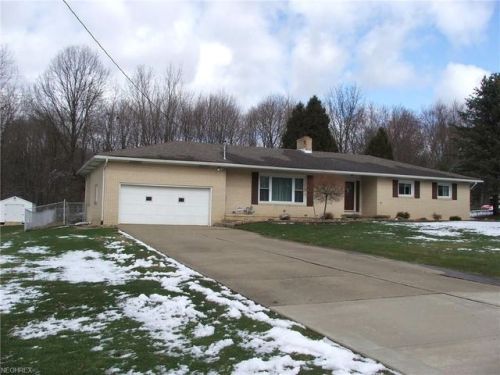 7001 Tamarack Dr, Hubbard, OH 44425-3053