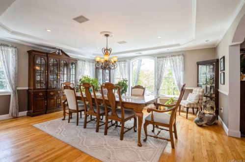 215 Croton Dam Rd, Crotonville NY  10562-2106 exterior