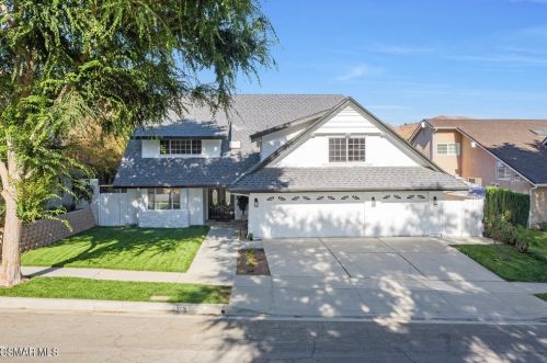 5226 Edgeware Dr, Calabasas CA  91301-2319 exterior
