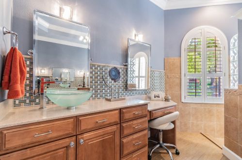 1827 Crooked Oak Ln, Lutz FL  33559-7407 exterior