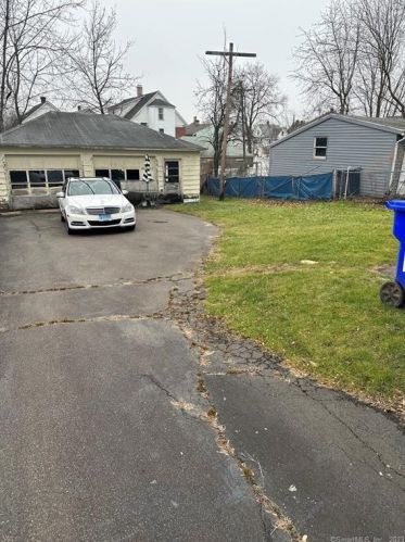 654 High St, Middletown, CT 06457-2249