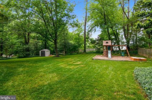 9514 Wallingford Dr, Springfield VA 22015-1738 exterior