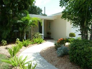 133 Edgewater Ter, Dunedin, FL 34698-7539