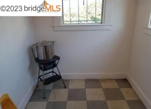 8426 Holly St, Oakland CA  94621-1759 exterior