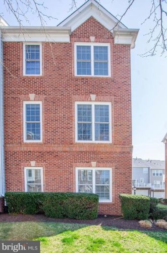14907 Potomac Branch Dr, Woodbridge, VA 22191-5906