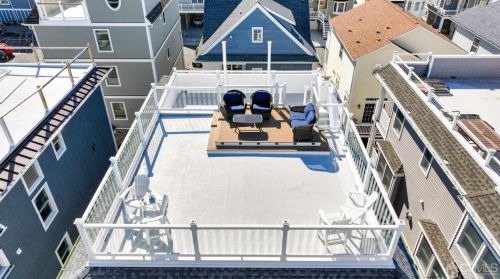 5 Fort Ave, Pelican Island NJ  08751-1512 exterior