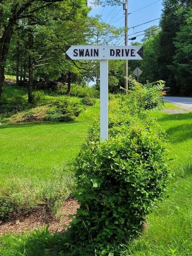 26 Swain Dr, Pleasant Valley, NY 12569-7046