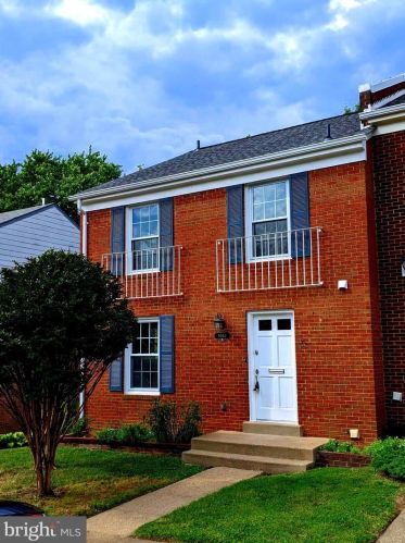 8069 Powderbrook Ln, Springfield VA  22153-2927 exterior