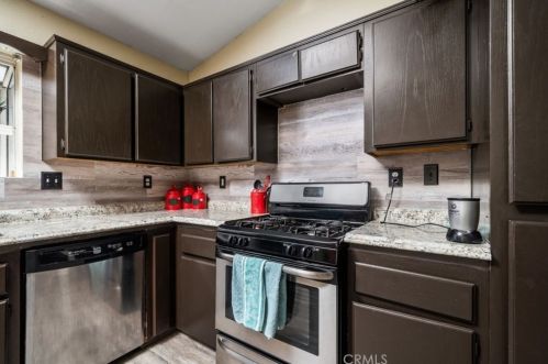 593 Award Dr, Colton CA 92324-2674 exterior