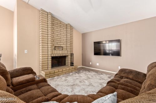 6539 Poinsettia Dr, Glendale, AZ 85304-2438