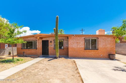 2556 Tyndall Ave, Tucson, AZ 85719-2958