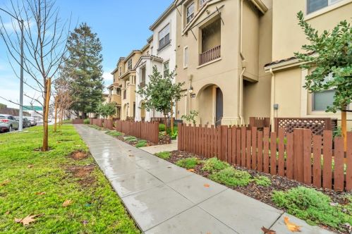 267 Fairchild Dr, Mountain View CA  94043-2086 exterior