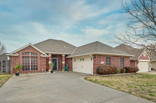 1008 Rolling Meadows Dr, Burleson, TX 76028-7478