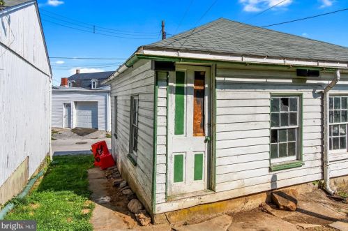 325 1st Ave, Red Lion PA  17356-1517 exterior