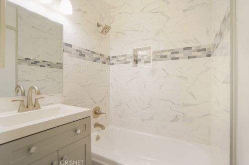 26817 Oak Branch Cir, Santa Clarita CA  91321-1455 exterior