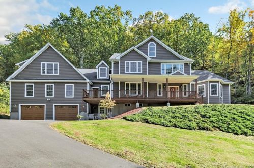 81 Warner Rd, North Haven, CT 06473-3532