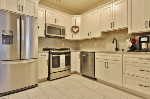 1025 Flakne Ct, South Plainfield NJ  07080-2350 exterior