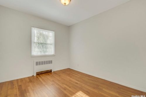 516 Greene Ave, North Lindenhurst NY  11757-3449 exterior