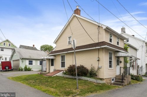 1003 Crane St, Catasauqua, PA 18032-2757