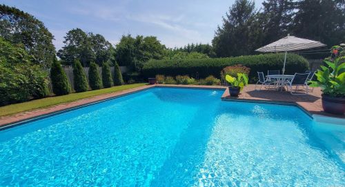 6 Bishop Pl, West Hampton Beach NY  11978-2202 exterior