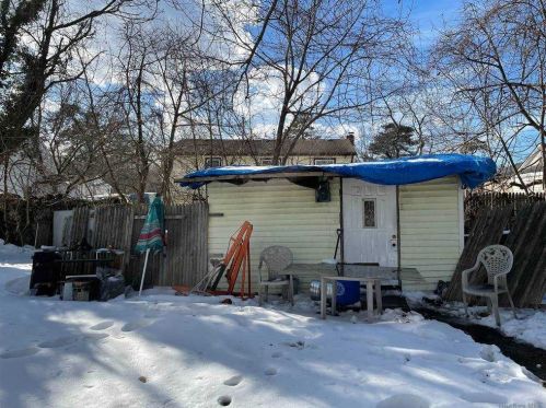 106 21st St, Wheatley Heights, NY 11798-2208