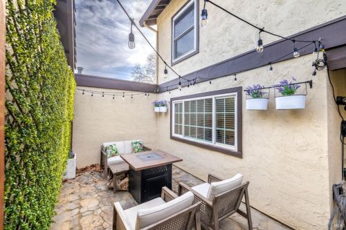 101 Fairoaks Dr, Vacaville CA  95688-5319 exterior