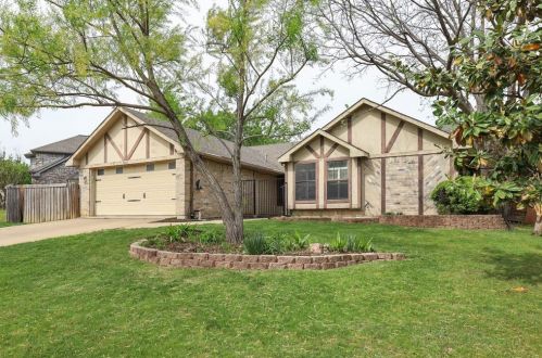 5205 Prairie Creek Dr, Lewisville TX  75028-2537 exterior