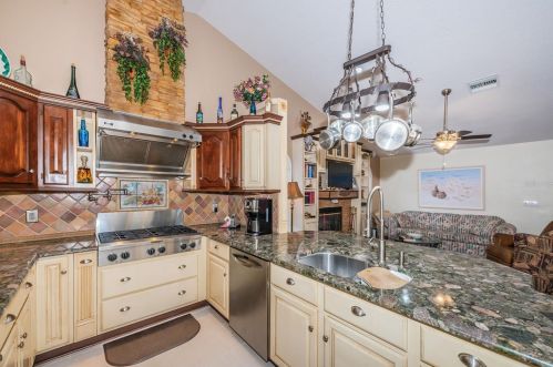 1083 Northridge Dr, Palm Harbor FL  34683-2720 exterior