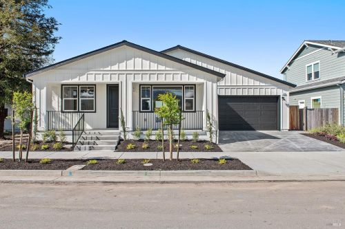 749 Acacia Ln, Santa Rosa, CA 95409-3403