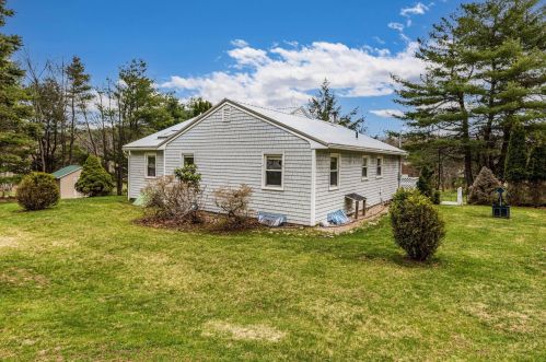 16 Snell Rd, Lee NH  03861-6719 exterior