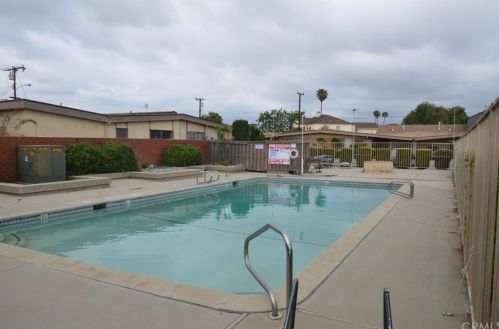 17 Merit Park Dr, Gardena CA  90247-3839 exterior