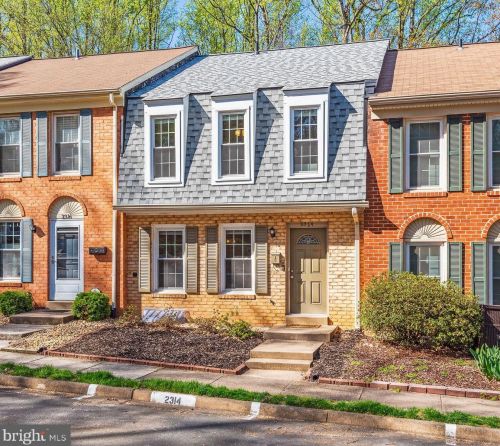 2314 Horseferry Ct, Herndon VA  20191-2718 exterior