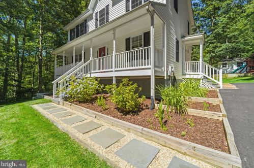 8819 Clinton Dr, Nokesville VA  20181-3205 exterior