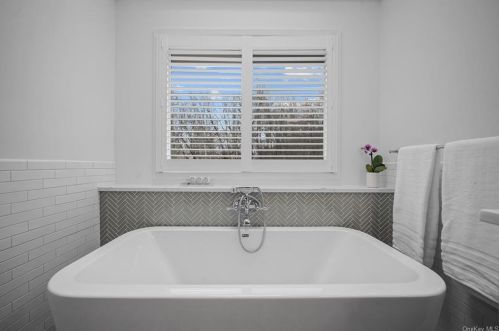 180 Hillair Cir, White Plains NY  10605-4506 exterior