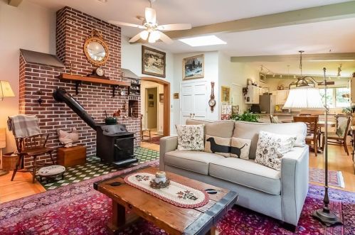 205 Lindley Ave, North Kingstown RI  02852-5761 exterior