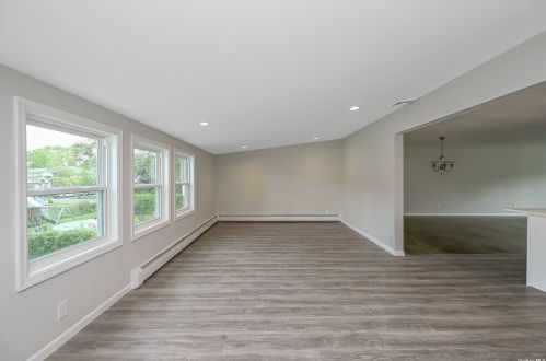 137 Cross Rd, Oakdale NY  11769-2141 exterior