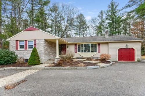 10 Fleetwood Dr, Norfolk, MA 02056-1028