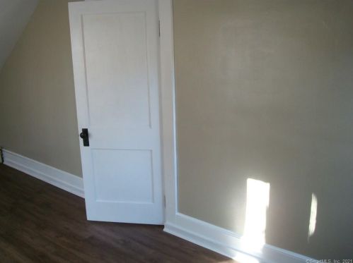 13 Riverview Ave, Groton CT 06340-3513 exterior