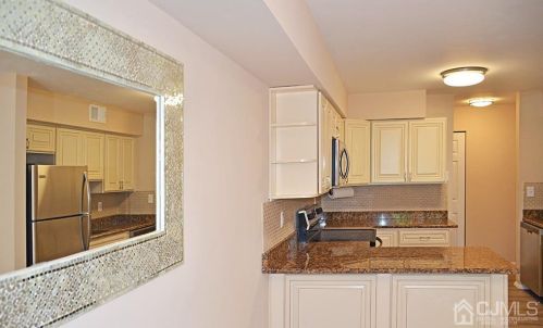 311 Green Hollow Dr, Iselin NJ  08830-2922 exterior