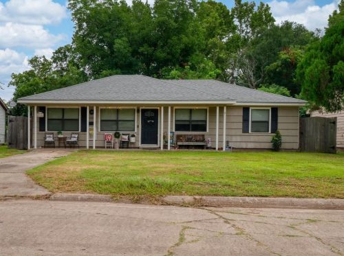 1120 Woodbine Dr, West Columbia, TX 77486-3746