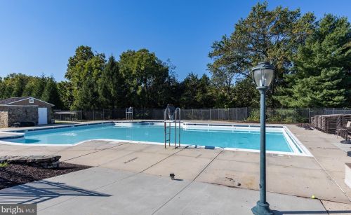 18345 Mid Ocean Pl, Leesburg VA 20176-7451 exterior