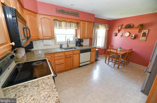 17 Briarwood Rd, Shrewsbury PA  17361-1801 exterior